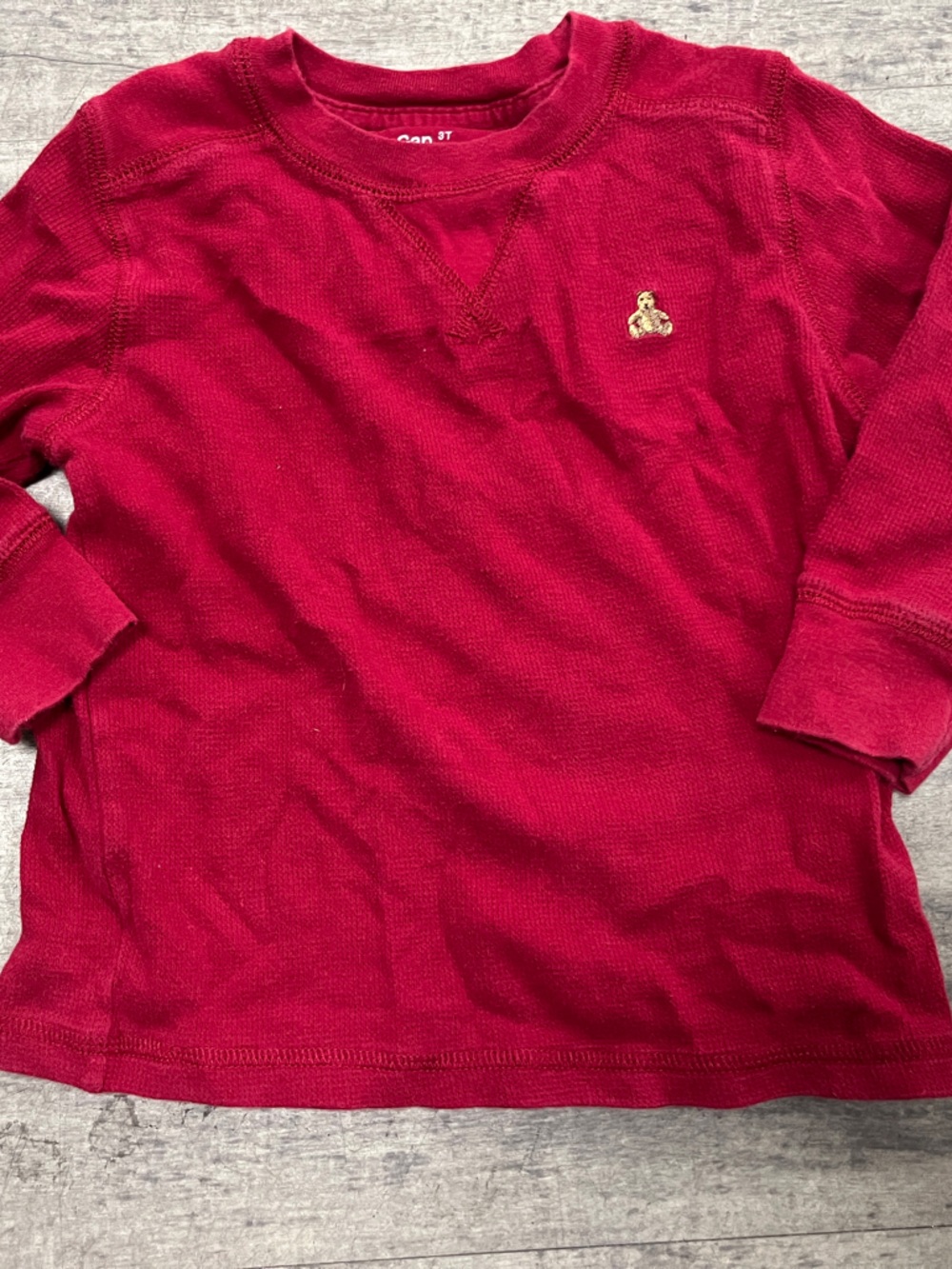 GAP Red Long Sleeve Waffle Knit Tee with Gold Brennan Bear. sz 3T